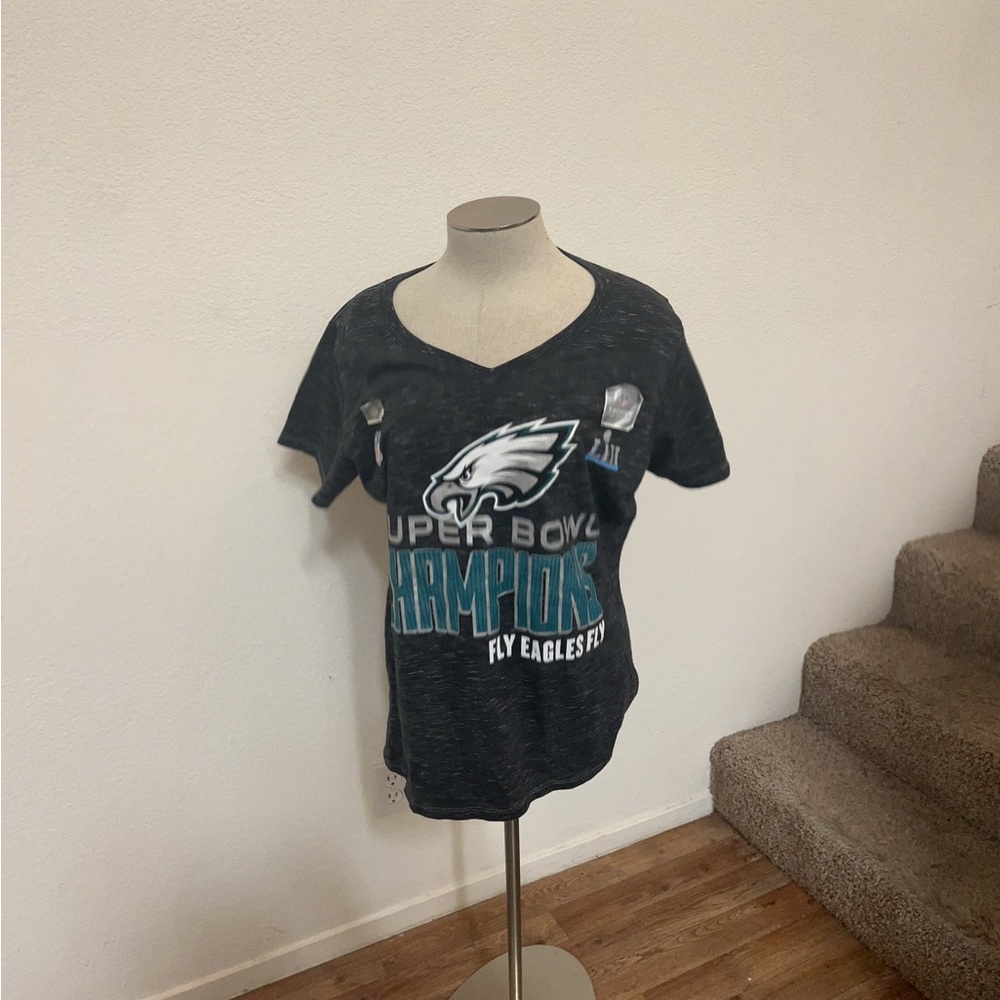 🦅 NFL Eagles V Neck